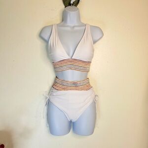 White bikini with crochet trim👙 size small